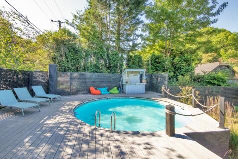 Pool &amp; Deck Area