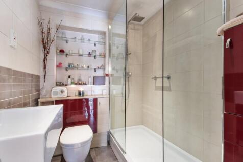 G-Floor Shower Room