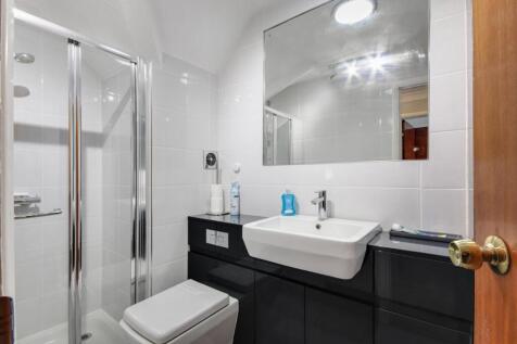 F-Floor Shower Room