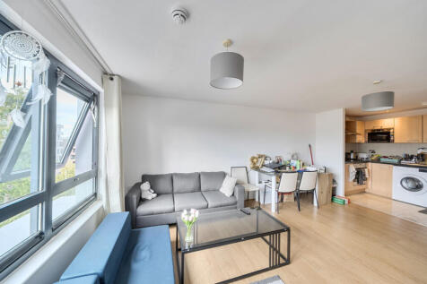 1359776-9-68d7c52...