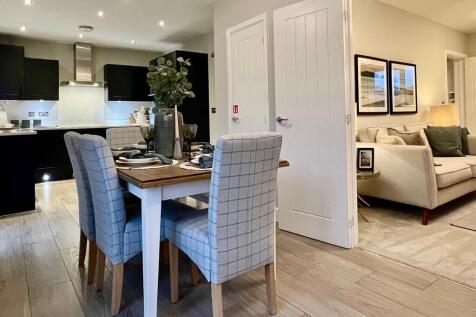 Open plan to cook and eat