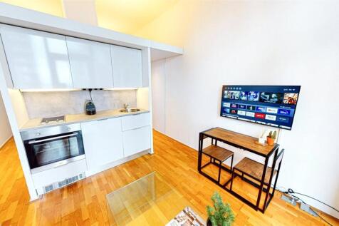 Kitchen/ Dining Area
