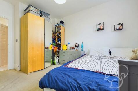CAM01659G0-PR0199-STILL015.jpg