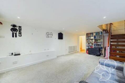 CAM01659G0-PR0269-STILL024.jpg
