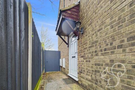 CAM01659G0-PR0284-STILL026.jpg