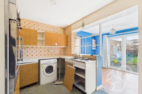 CAM01659G0-PR0373-STILL009.jpg