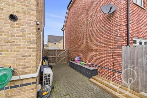 CAM01659G0-PR0417-STILL036.jpg