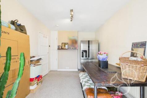 CAM01659G0-PR0384-STILL006.jpg
