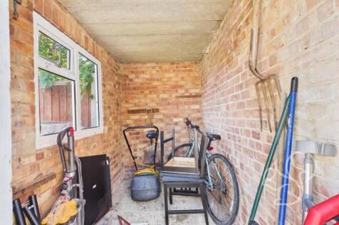 CAM01659G0-PR0451-STILL033.jpg