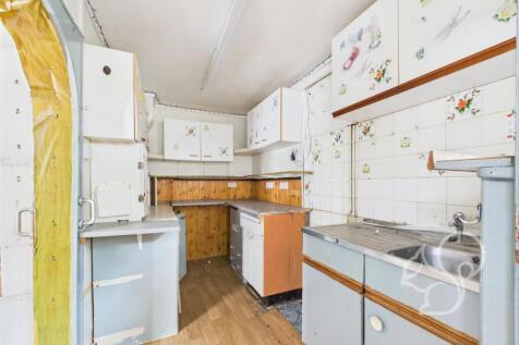 CAM01659G0-PR0460-STILL015.jpg