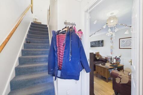 CAM01659G0-PR0563-STILL001.jpg