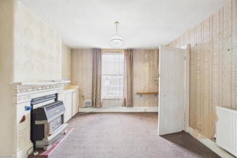 CAM01659G0-PR0589-STILL004.jpg