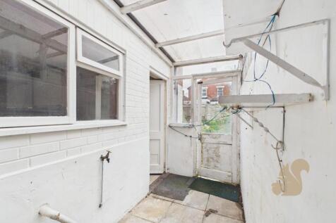 CAM01659G0-PR0589-STILL012.jpg