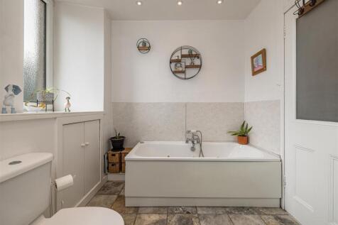 12-2 North Bridge Street Hawick 18.JPG