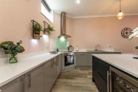 1 Lower Court Melrose 10.JPG
