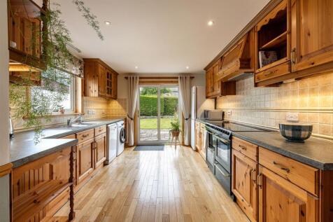 8 Shawpark Crescent Selkirk 09.JPG