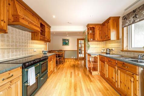 8 Shawpark Crescent Selkirk 10.JPG