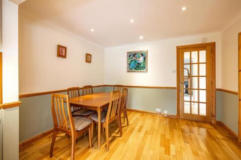8 Shawpark Crescent Selkirk 13.JPG