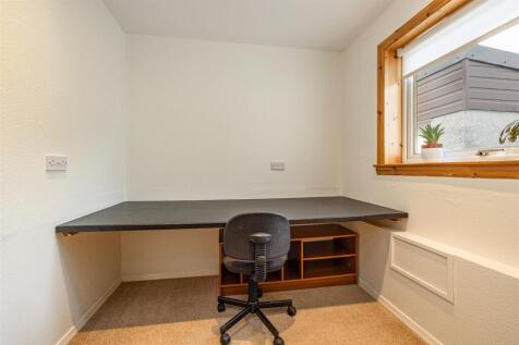 8 Shawpark Crescent Selkirk 15.JPG