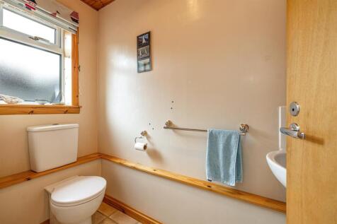 8 Shawpark Crescent Selkirk 16.JPG