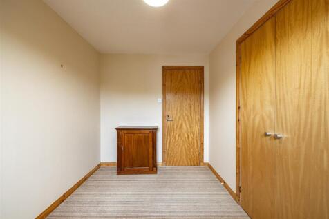 8 Shawpark Crescent Selkirk 26.JPG