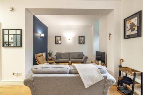 92 Dingleton Apartments Melrose 04.JPG