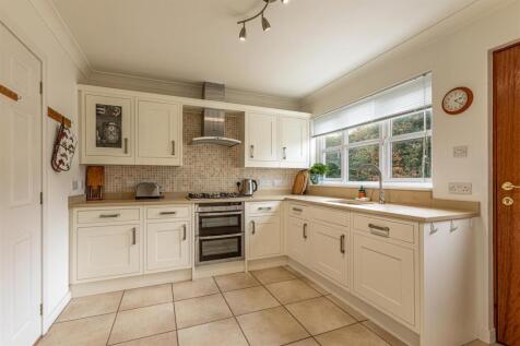 2 Waverley Gardens Darnick 14.JPG