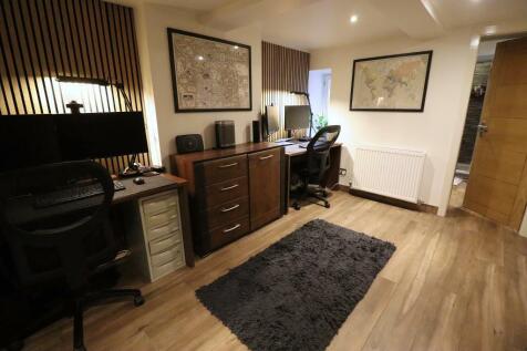 Bedroom 2 /Study