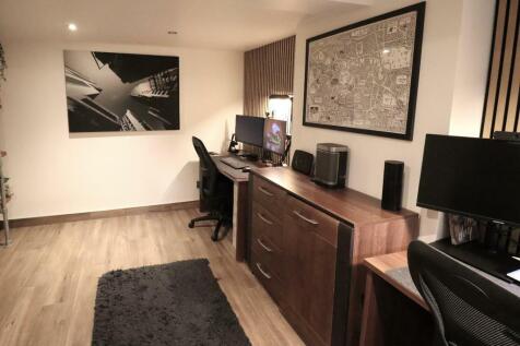 Bedroom 2/Study