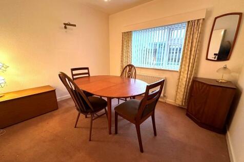 Bedroom 2/ Dining Room