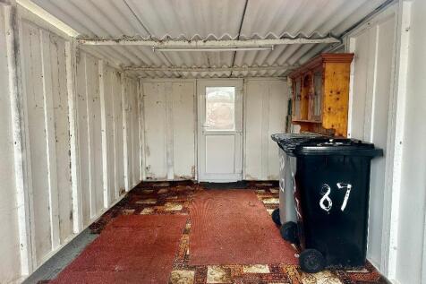 Garage /Garden Room
