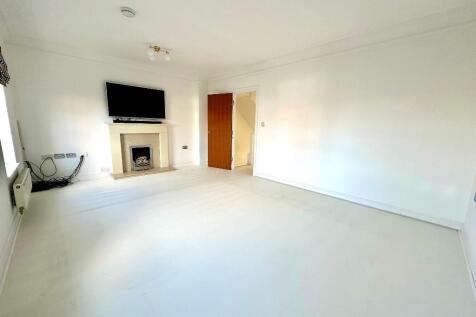 Bedroom 2/ Lounge