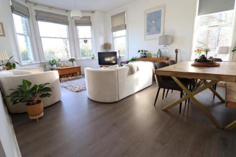 Dining room and lounge