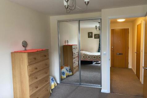 Bedroom/Hallway