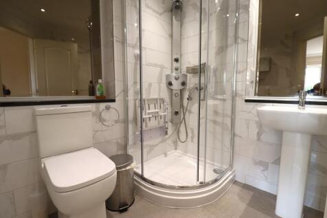En-suite bathroom