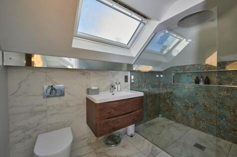 Principal Shower Room