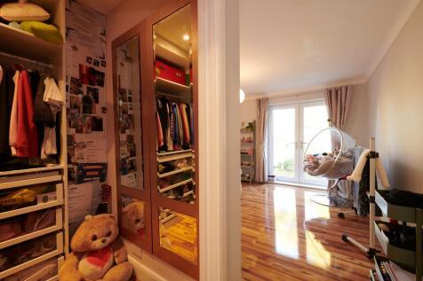 Bedroom 2 dressing room