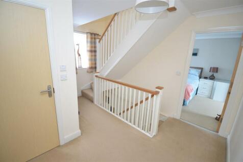 FIRST FLOOR LANDING