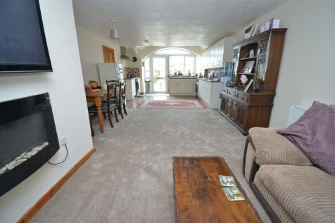 KITCHEN/ LOUNGE/ DINER