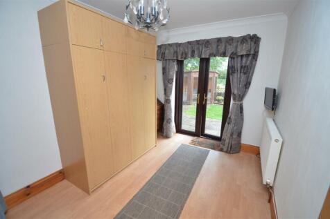 SNUG/ BEDROOM