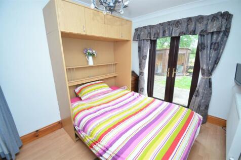 SNUG/ BEDROOM