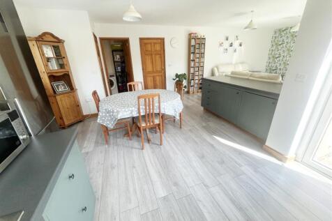 KITCHEN/ DINER/ FAMILY ROOM