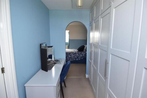 DRESSING ROOM