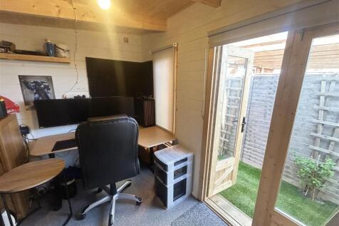SUMMERHOUSE