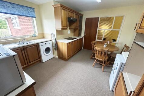 KITCHEN/ BREAKFAST ROOM