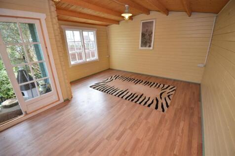 SUMMERHOUSE