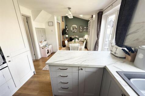KITCHEN/ DINER/ SNUG