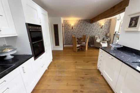 KITCHEN/ DINER