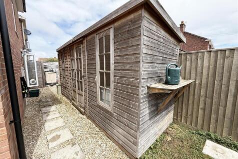SUMMERHOUSE
