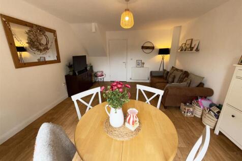 LOUNGE/ DINER